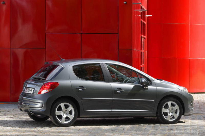 Peugeot 207 1.4 HDI 68 KM 2006 hatchback 5dr skrzynia ręczna napęd ...