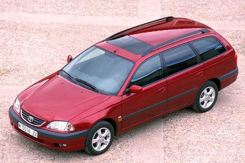 Toyota avensis kombi 2002 opinie